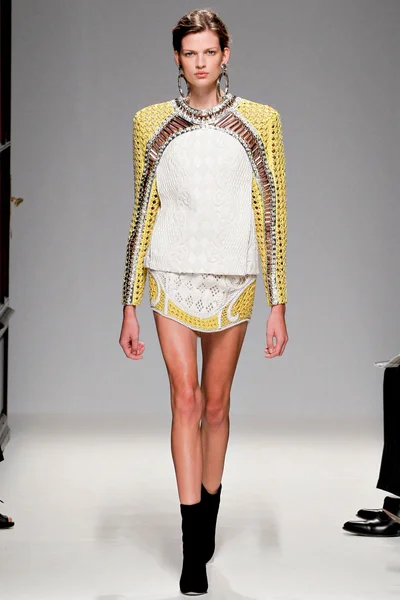 Look 10